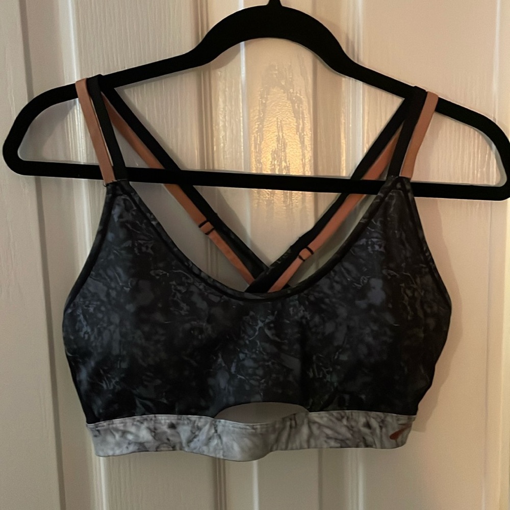 Brooks sports bra, size large. Gray/black marble pattern.